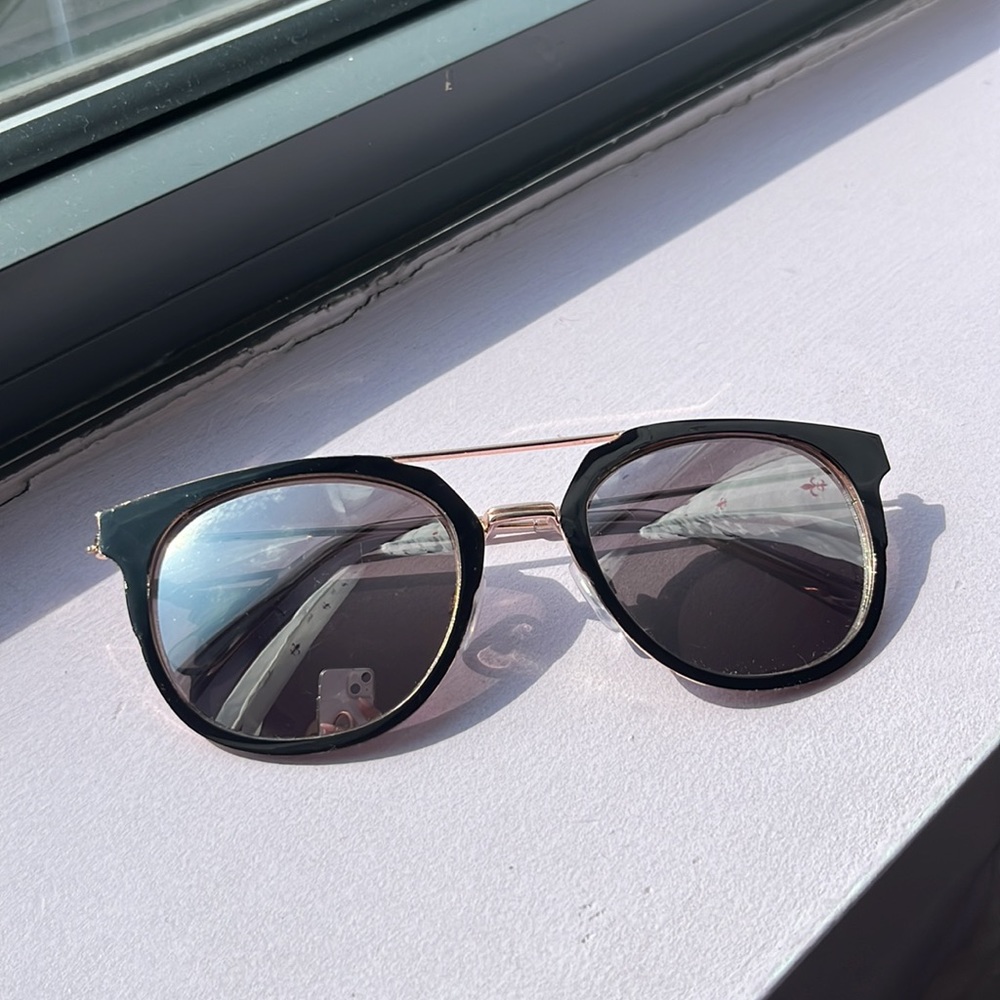 Reflective sunglasses. - Picture 3 of 3